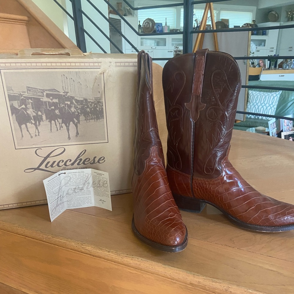 Beautiful brown leather basically brand new cowboy boots by lucchese.